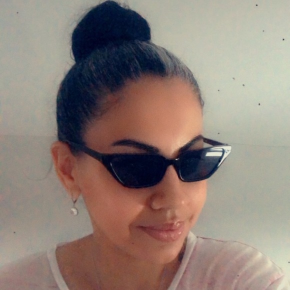 Retro “Kylie” Black Cat Eye Sunglasses 70s Vibes - Picture 6 of 6